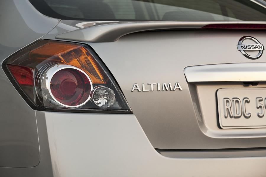  Nissan Altima 2010 года  (фото 2 из 53)